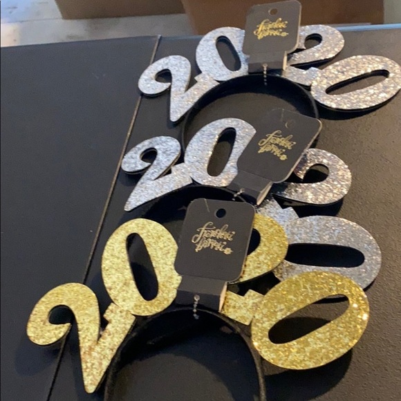 Assortment of headpieces - Picture 7 of 9